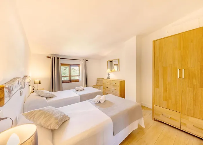 Camarroja By Sealand Willa