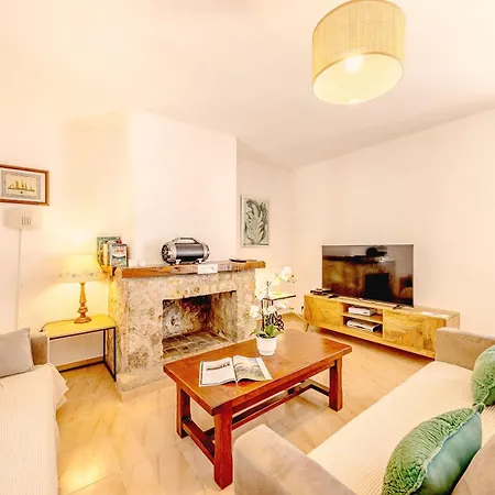 Camarroja By Sealand *