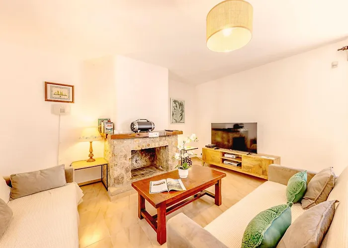 Camarroja By Sealand *